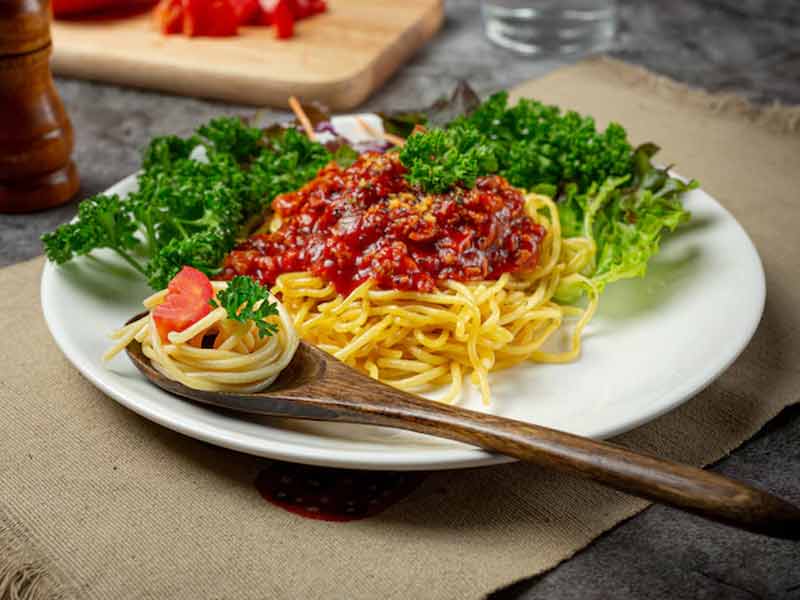 Italian tomato and spinach spaghetti