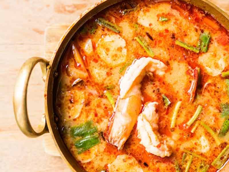 How to decorate Brazilian shrimp Moqueca food