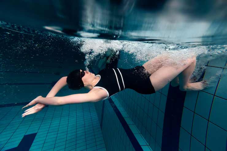 Swimming for losing weight - Complementary and light exercise