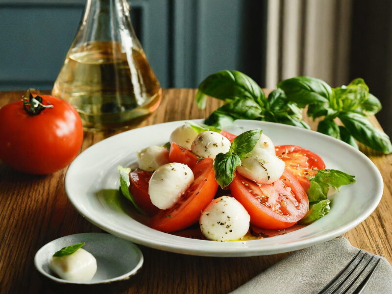 Classic Caprese Salad: A Symphony of Fresh Tomatoes and Mozzarella for 2 people