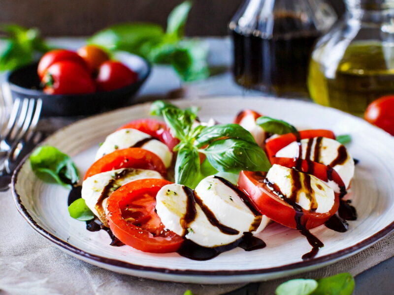 The Perfect Summer Dish: Caprese Salad with Balsamic Glaze
